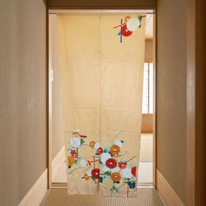Cortinas de Tela de Kimono RAPYUTA Florales Hechas a Mano, de Primera Calidad, Únicas en Japón, con Luz Natural - Product Image 3