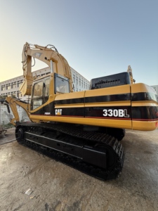 Excavadora de cadenas Caterpillar 330BL usada, modelo 2020, motor de 165.5kW, cucharón de 1.5m, componentes principales en buen estado. - Product Image 3