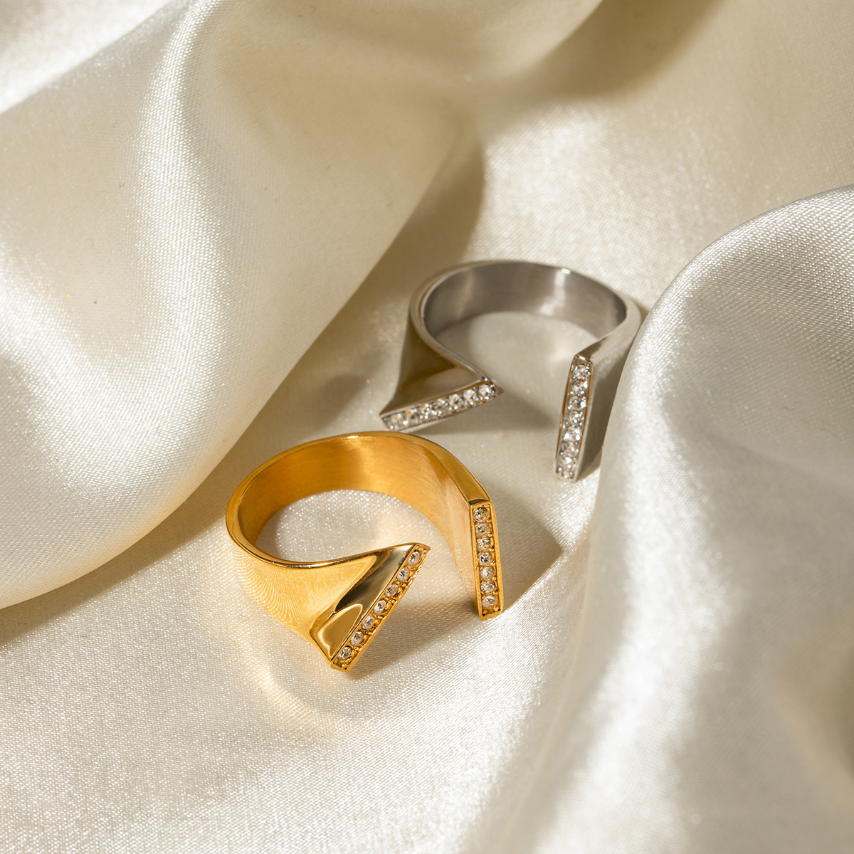 Bague En Acier Doré Avec Pierre Cristal - Bijou élégant Sans Marque, Neuf Sans Boîte