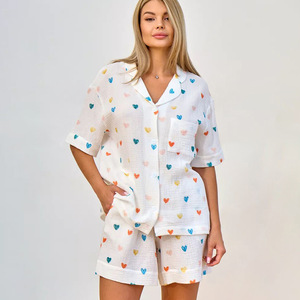 Nuevo conjunto de pijamas de algodón transpirable para <span class=keywords><strong>mujer</strong></span>, pantalones cortos de <span class=keywords><strong>verano</strong></span>, pijamas de Manga corta tipo Flor de amor - Product Image 1