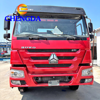 Camion plateau robuste 6x4 à 10 roues de 371 CV fiable pour le transport de machines lourdes