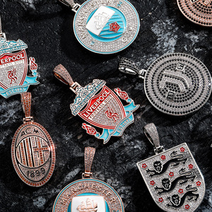 Colgante con insignia de club de fútbol, estilo Hip Hop INS europeo-americano, de gran venta, con efecto de gota de aceite colorido, medalla conmemorativa para aficionados, con cordón de cobre - Product Image 2
