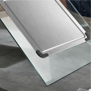 Planche à découper double face personnalisée avec aiguiseur de couteaux, rainure pour jus, planche à découper en acier inoxydable, ensemble de planches à découper en titane - Product Image 5