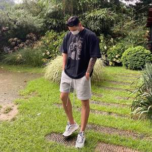 Pantalones cortos atléticos para hombre con bolsillos, secado rápido, transpirable, 100% algodón, cintura elástica, estilo informal, tela tejida - Product Image 5