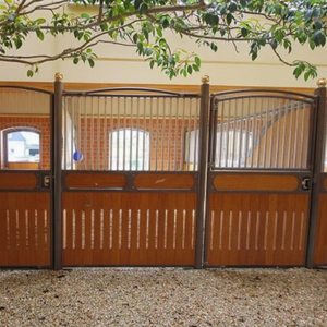 Aangepaste 3M Gegalvaniseerde Stalen Paardenstallen Buiten Geprefabriceerde Paardenboxen Permanente Paardenstallen Met Dak - Product Image 5