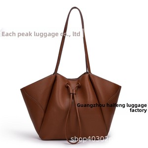 Nouveau Sac Fourre-<span class=keywords><strong>tout</strong></span> Femme 2026 avec Bretelles Décoratives Délicates, Fermeture Magnétique, Polyvalent en Cuir PU - Product Image 2