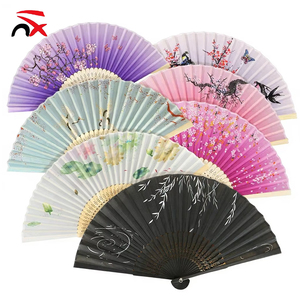 Vente en gros de éventails pliants en bambou de style <span class=keywords><strong>japonais</strong></span> ancien, imprimés de fleurs, couleurs variées, pour événements et encouragements - Product Image 1