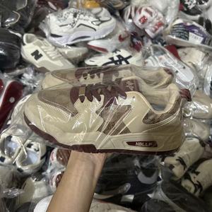 Chaussures de sport en gros, baskets tendance pour hommes, chaussures de course, chaussures pas chères, vente directe d'usine, lot de stock - Product Image 1