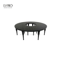 Table de banquet ronde noire contemporaine avec ouverture centrale et pieds décorés de perles pour événements