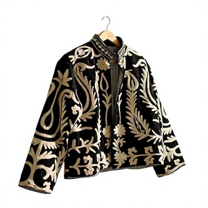 Veste en velours noir brodée de fleurs pour femme, style bohème, manteau ethnique d'hiver à col montant et manches longues, vente en gros - Product Image 3