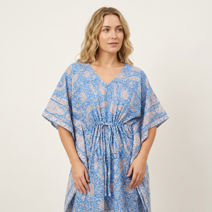 Vestido Kaftán Azul con Estampado Paisley, de Chifón Ecológico, con Lazo Delantero, Sin Mangas, Estilo Boho Moderno, Casual de Verano, Largo hasta la Rodilla, Ajustado al Cuerpo - Product Image 1