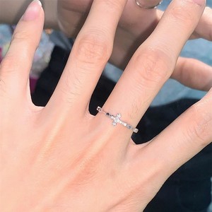Anelli a Croce in Argento Placcato con Design Classico e Zirconia Cubica per Regali di Anniversario da Donna - Product Image 4