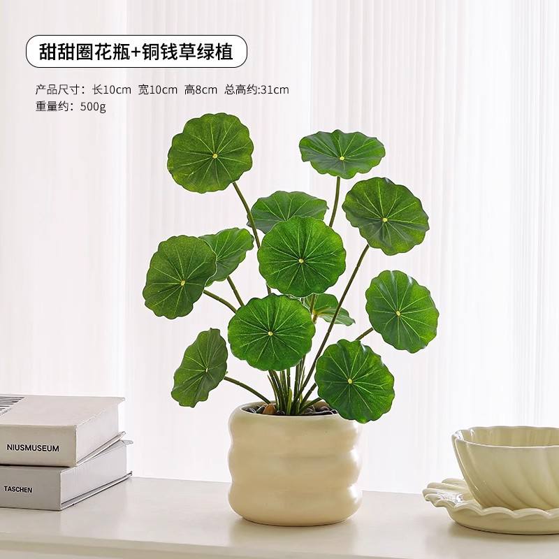 แจกันทรงกลมลายใบเหรียญ