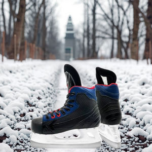 Patins à glace haut de gamme pour équipes, fabriqués avec des matériaux de qualité supérieure et dotés d'un porte-lame avancé - Product Image 1
