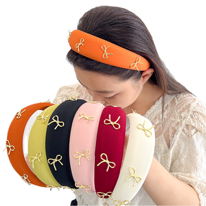 Vente en gros de bandeaux pour femmes de style européen et américain, couleur unie, en éponge, avec nœud en <span class=keywords><strong>métal</strong></span> doré - Product Image 1