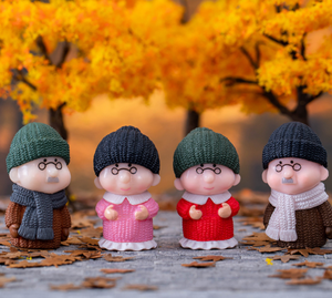 Plus de 5000 modèles à bas <span class=keywords><strong>prix</strong></span> et quantité minimale de commande jeunes amoureux résine vieux couple porter chandail artisanat mignon ornements d'hiver - Product Image 1