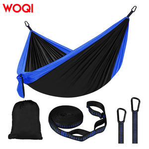 Hamaca portátil ligera para exteriores Woqi, de nailon, para camping y playa, diseño minimalista con mosquetones y correas. - Product Image 1