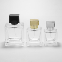Flacon de parfum miniature de luxe personnalisé de 50 ml en verre cubique avec pompe à fine brume Vaporisateur de voyage Impression sérigraphique scellée