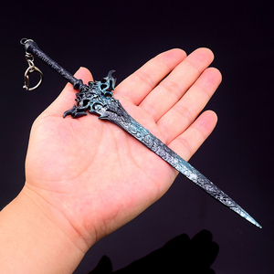 พวงกุญแจดาบขนาดเล็กรุ่น Final Fantasy <span class=keywords><strong>XV</strong></span> ขนาด22ซม. 56ก. เครื่องประดับขนาดเล็กทำจากสังกะสีอัลลอยอาวุธยูน่าอัลติมาเบลด - Product Image 4