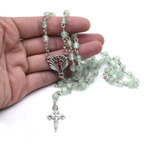 Collier de perles en résine verte religieuse avec pendentif en forme de coquille et croix de Jésus en métal, chapelet pour la Communion - Product Image 2