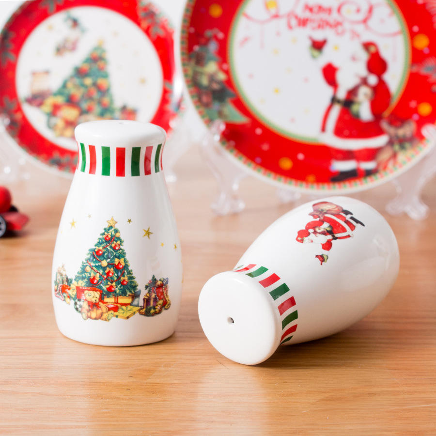 Salt and pepper shaker set