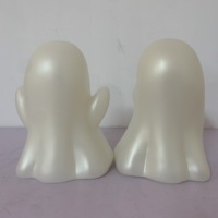 Duo de Fantômes Blancs Décoratifs pour Centre de Table d'Halloween – Adorables Sculptures de Phantômes pour Fête d'Ensevelissement, Ornement d'Intérieur