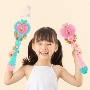 Nuevos juguetes de varita de burbujas al aire libre de verano para niños, máquina de burbujas de varita mágica eléctrica automática con música ligera - Product Image 4