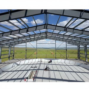 โรงเรือนเลี้ยงสัตว์กลางแจ้งทันสมัย ขนาด 6x9 เมตร โครงเหล็ก หลังคาแผ่นโลหะ สำหรับฟาร์มปศุสัตว์ โค แกะ ม้า และเล้าไก่ - Product Image 1