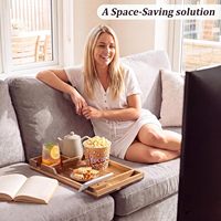 Akazienholz-Couch-Tablett mit Handyhalterung zwischen den Kissen, klappbarer Sofatisch für Ecksofa-Armlehnen-Organizer für Getränke und Snacks