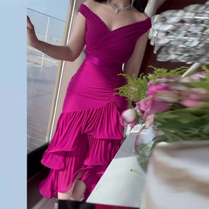 เดรสแฟชั่นผู้หญิงแบบใหม่ สีพื้น เอวสูง ทรงเข้ารูป แขนกุด คอวี แต่งระบาย - Product Image 3