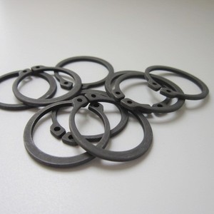 Anneau de retenue externe en acier au carbone phosphaté noir <span class=keywords><strong>DIN</strong></span> <span class=keywords><strong>471</strong></span> pour arbre, 15 mm, pour l'automobile et les moteurs - Product Image 3