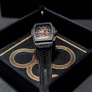 ถาดใส่ของอเนกประสงค์ Boshiho แบบชั้นเดียวสำหรับผู้ชาย ทำจากหนัง ใส่เครื่องประดับ กุญแจ โทรศัพท์ กล่องใส่เหรียญ ของใช้ข้างเตียง สีดำทอง - Product Image 3