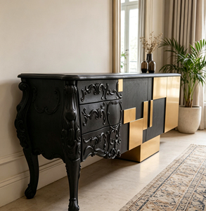 Aparador de Madera Maciza con Patas Talladas Ornamentadas, Acabado Negro, Gabinete de Almacenamiento con Parches Geométricos Dorados para Interiores Clásicos - Product Image 2