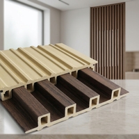 Panneau mural WPC moderne imperméable à texture bois de 2,9 m de long pour faux plafond, idéal pour salon, fond TV et atelier
