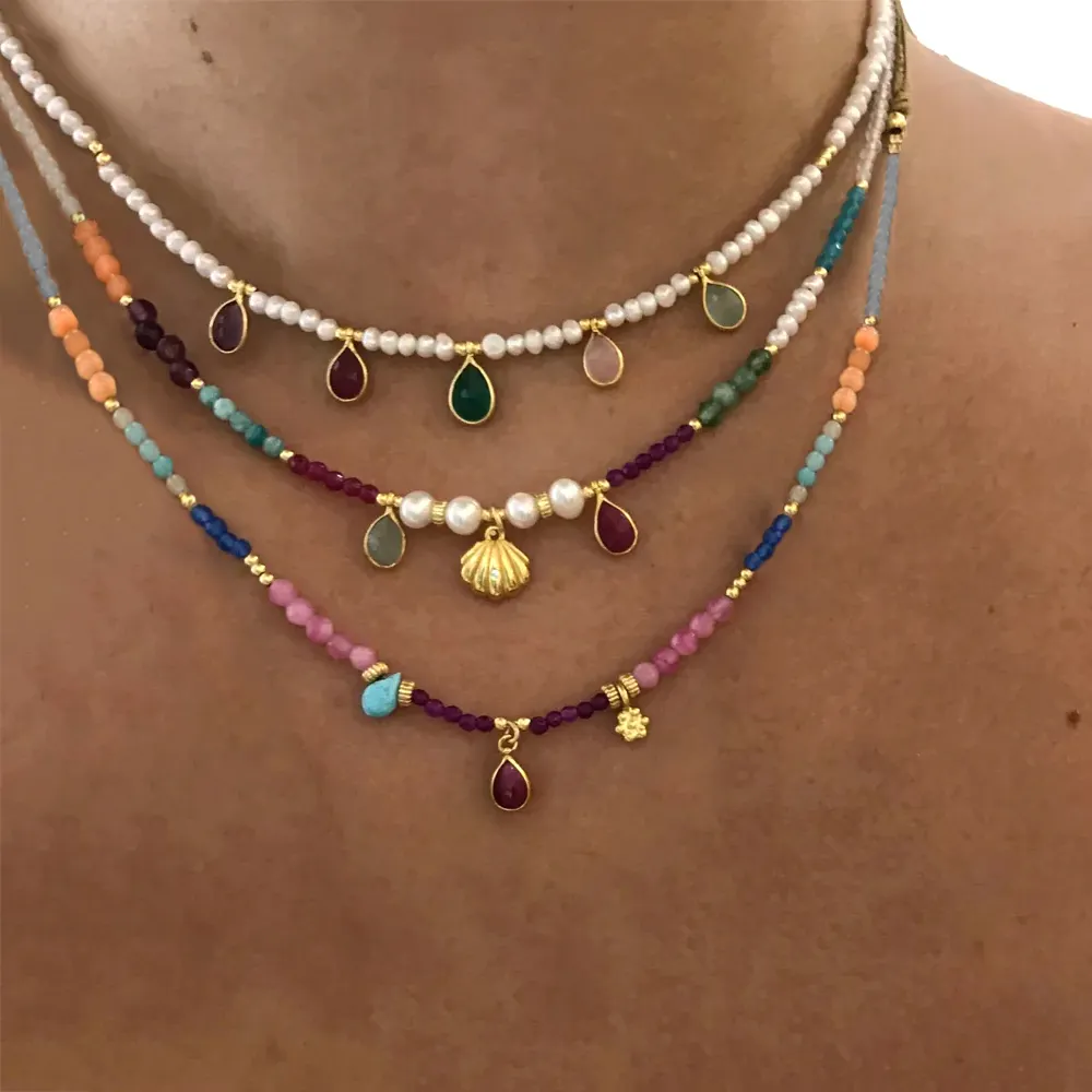 Collana di perline di perle naturali collana con ciondolo a goccia d'acqua multicolore decorazione gioielli in pietra bohémien