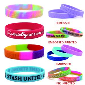 Bracelet en silicone fin avec logo personnalisé, promotionnel, en caoutchouc, pas cher, bracelets personnalisés - Product Image 1