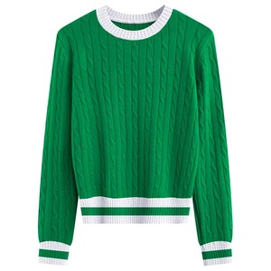 Pull en tricot à col rond rouge personnalisé avec logo sur le devant, idéal pour les groupes universitaires et les sororités - Product Image 5