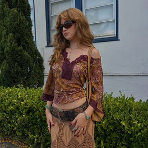 Camiseta informal de mujer estilo bohemio vintage con encaje, cuello en V, manga larga acampanada y bloques de color para streetwear - Product Image 2