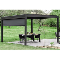 Pergola motorisée en aluminium sur mesure pour jardin, avec panneaux solaires écologiques, durable, imperméable et cadre thermolaqué.