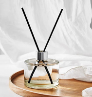 Bouteille de diffuseur de roseau en verre de luxe Design personnalisé Huiles de parfum de mode Vente en gros 30ml 50ml 100ml Gravure pour le maquillage Dubaï