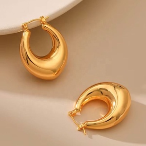 Bijoux personnalisés, design classique, boucles d'oreilles pendantes en forme de U, plaqué or 18 carats, acier inoxydable 304/316, certifié étanche, bijoux tendance - Product Image 2