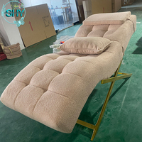 Table de massage moderne incurvée avec matelas en mousse, fauteuil inclinable Tophatter, chaise longue pour extensions de cils, table de massage