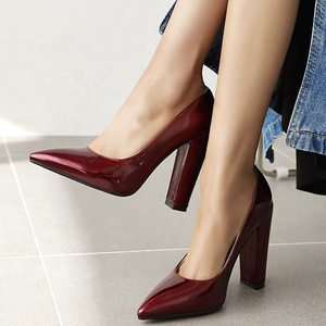 Escarpins réfléchissants à talon épais pour femme, style bureau, à bout pointu, coupe basse, pour rendez-vous, grande taille 43 - Product Image 1