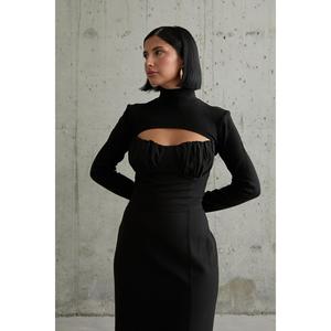 Robe de soirée élégante en satin noir, coupe fourreau, col montant, dos découpé, taille naturelle, manches longues - Product Image 4