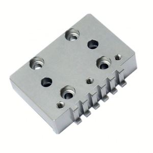 Piezas de Automatización OEM para Robot: Bloque de Placa de Mordaza de Aleación de Aluminio de Precisión, Mecanizado CNC Personalizado, Perforación por Electroerosión por Hilo - Product Image 1