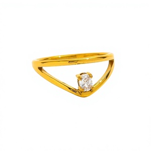 Anillo de Eternidad de Acero Inoxidable de Alta Gama con 3 Circonitas, Bañado en Oro de 18K, Diseño Abstracto Irregular con Engaste de Bisel, Regalo de Moda - Product Image 4