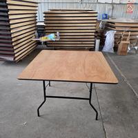Table pliante carrée en contreplaqué 120*12cm pour fêtes et événements en extérieur