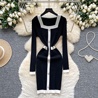 Robe décontractée élégante pour femmes, col carré, manches longues, tricotée, couleur contrastée, boutons décoratifs, robe moulante mi-longue pour tous les jours