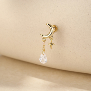Boucle d'oreille à dos plat en or 18 carats et argent sterling S925, motif lune, étoile, pompon, œil et cristal bleu, étoile à quatre branches - Product Image 2
