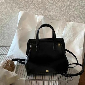 Nouveau sac à dos bandoulière Kailuden pour femme, style rétro coréen, noir, doublure en polyester de luxe, motifs variés, parfait pour l'automne - Product Image 1